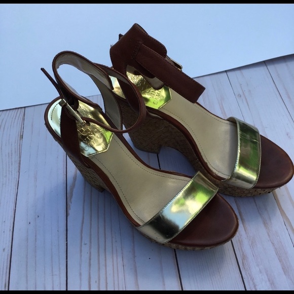 5 for $40🔥Vince Camuto Wedge Sandal Gold 6.5M - Picture 2 of 8